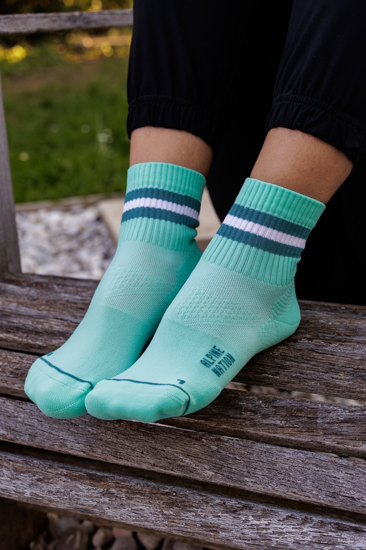 Anda Summit Mid Crew Socks Lagoon