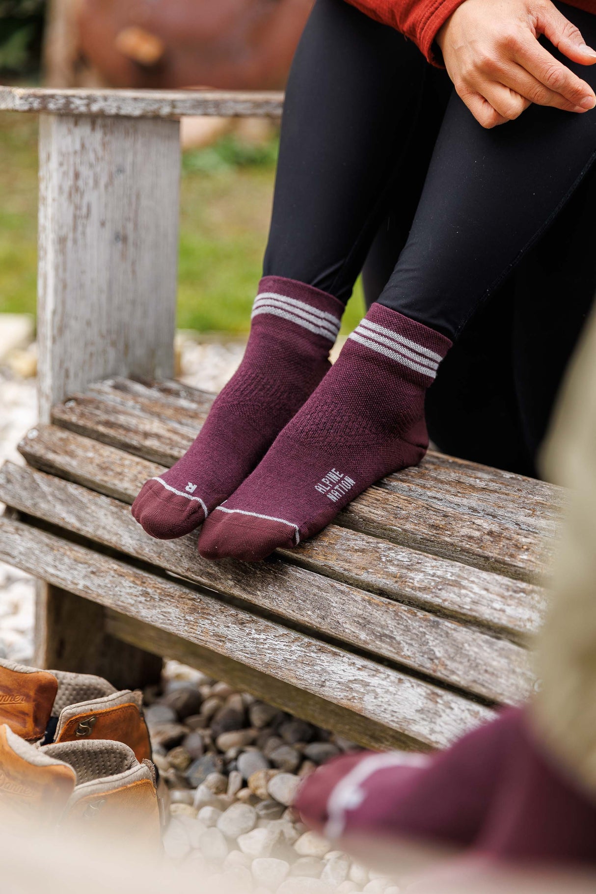 Seceda Light Merino Mid Crew Socks Burgundy