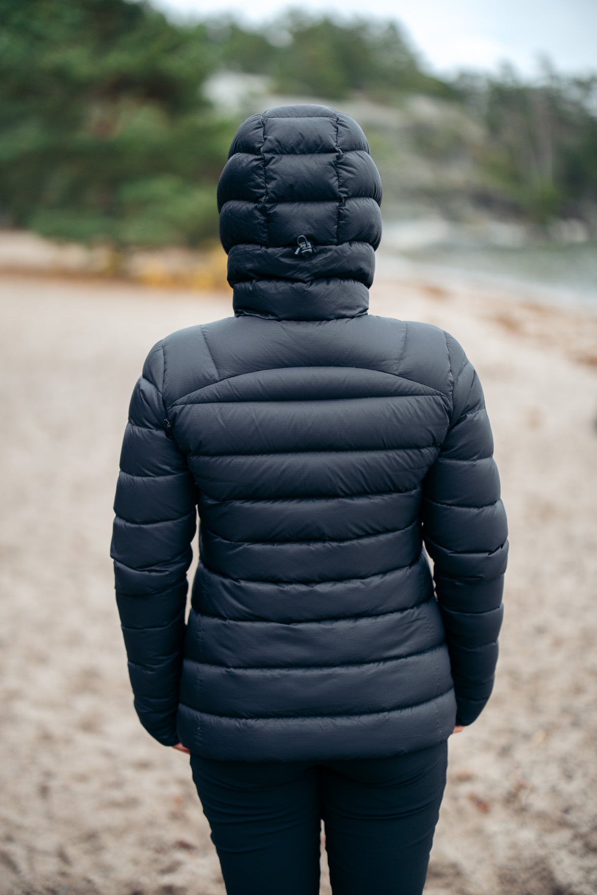 The model is 162 cm tall, weighs 53kg and is wearing size XS.