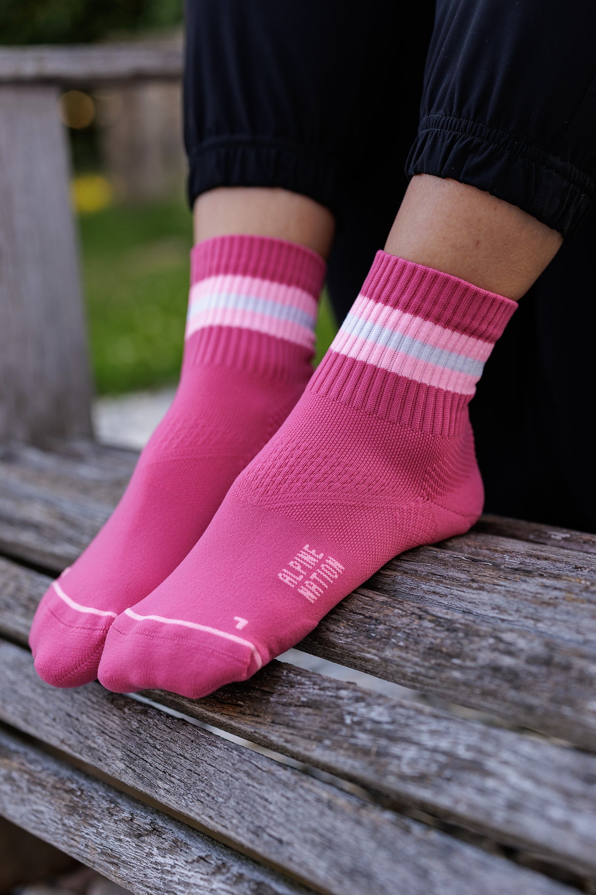 Anda Summit Mid Crew Socks Sunrise