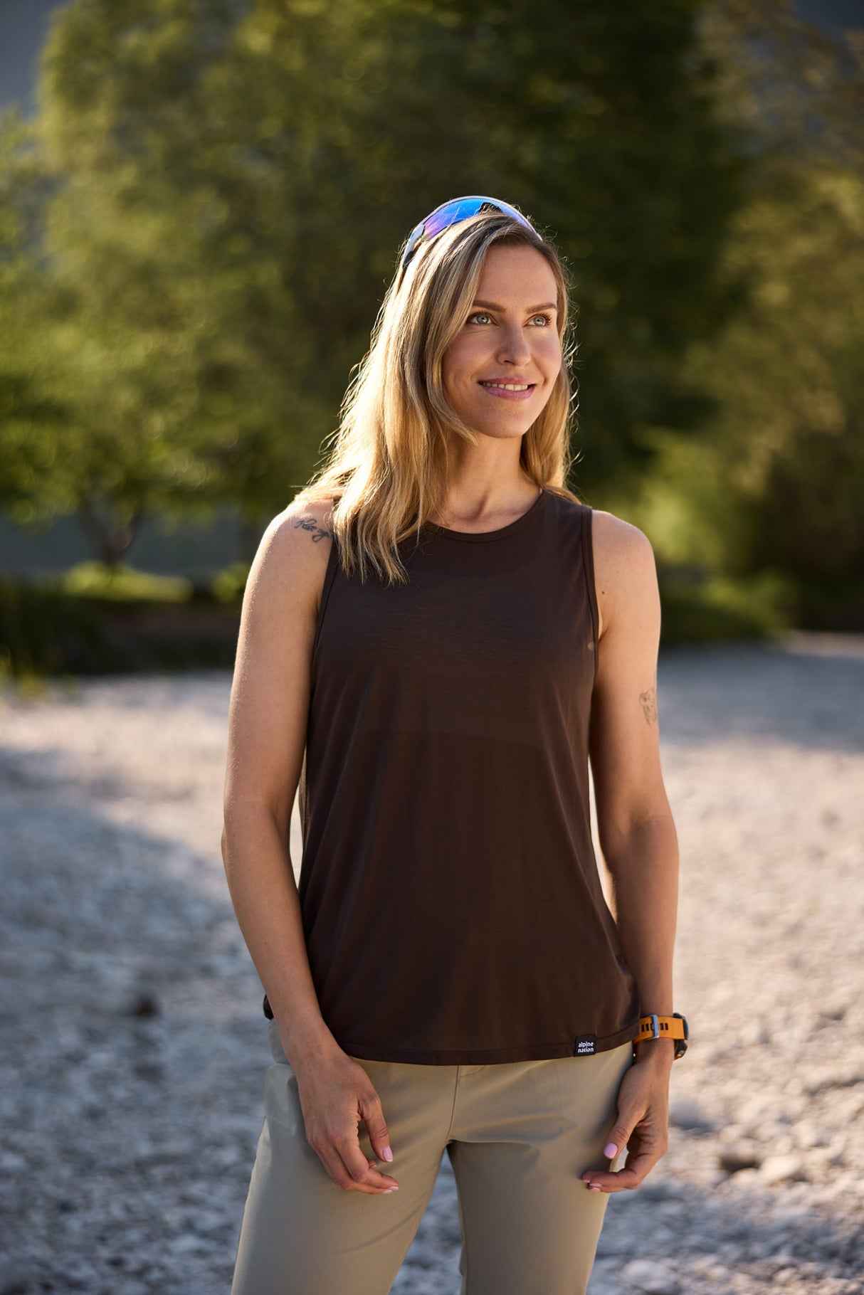 Vagabond tank top z odprtim hrbtom - Espresso