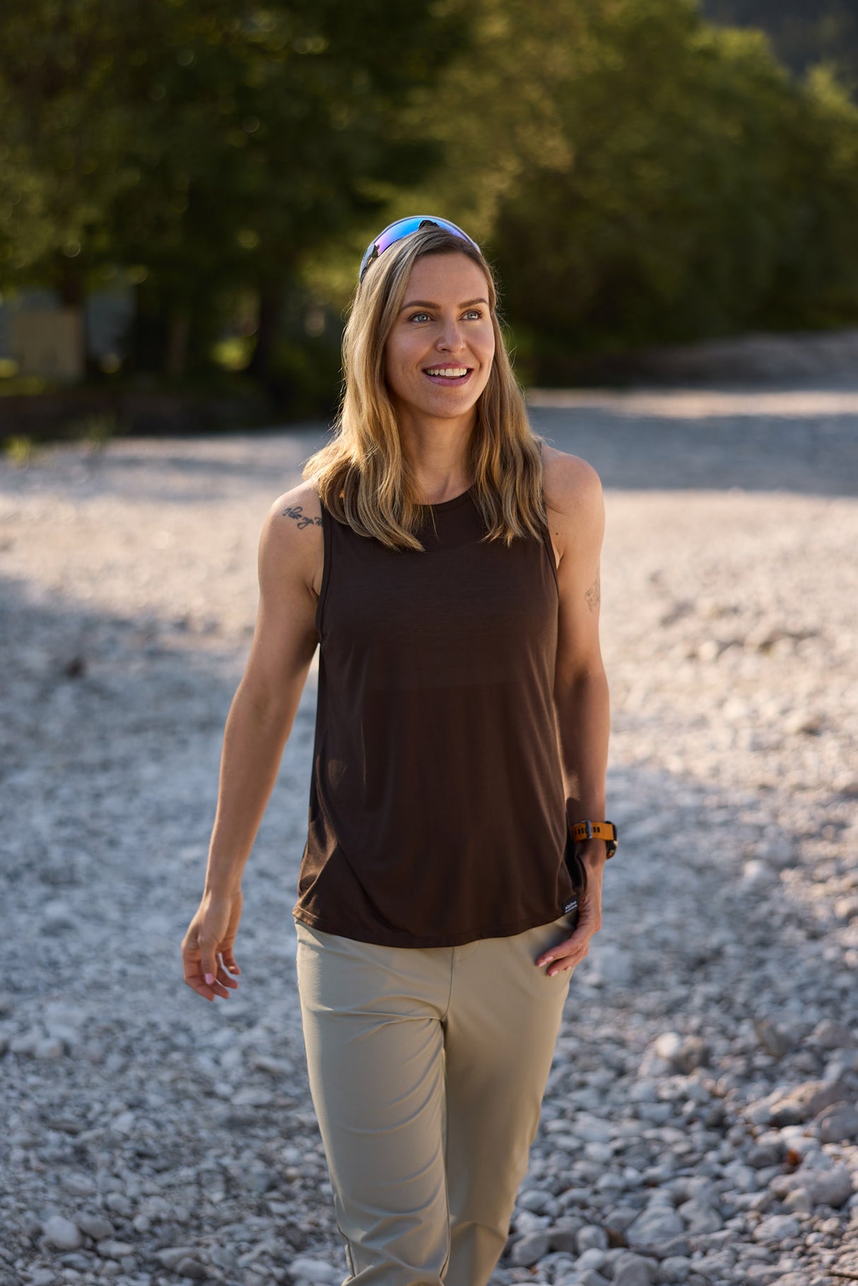 Vagabond tank top z odprtim hrbtom - Espresso