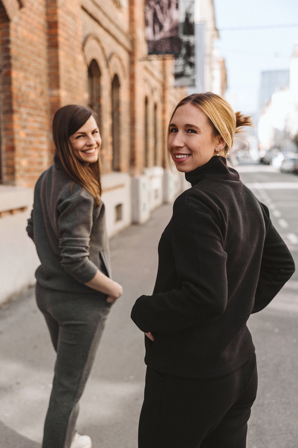 Apres Sweater - Blackout